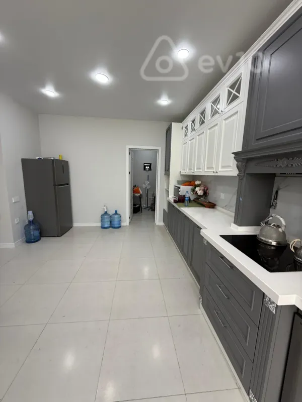 Satılır 5 otaqlı həyət evi 309 m²