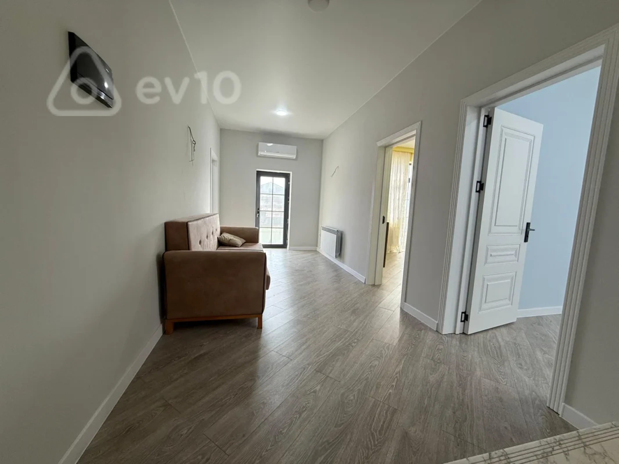 Satılır 5 otaqlı həyət evi 309 m²