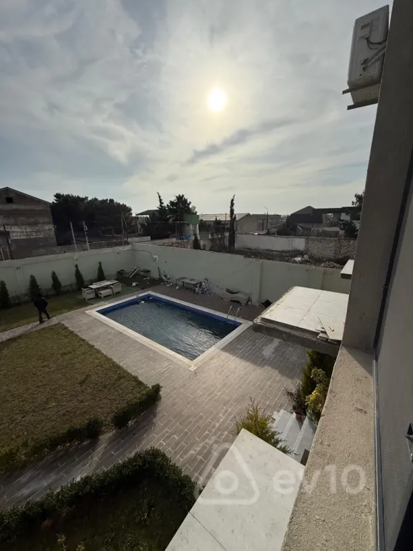 Satılır 5 otaqlı həyət evi 309 m²