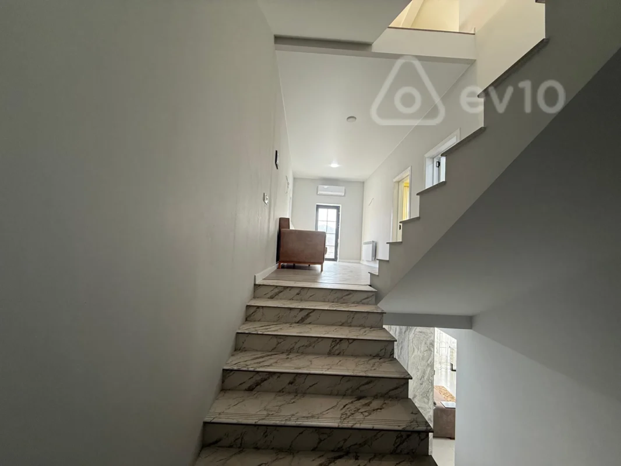 Satılır 5 otaqlı həyət evi 309 m²