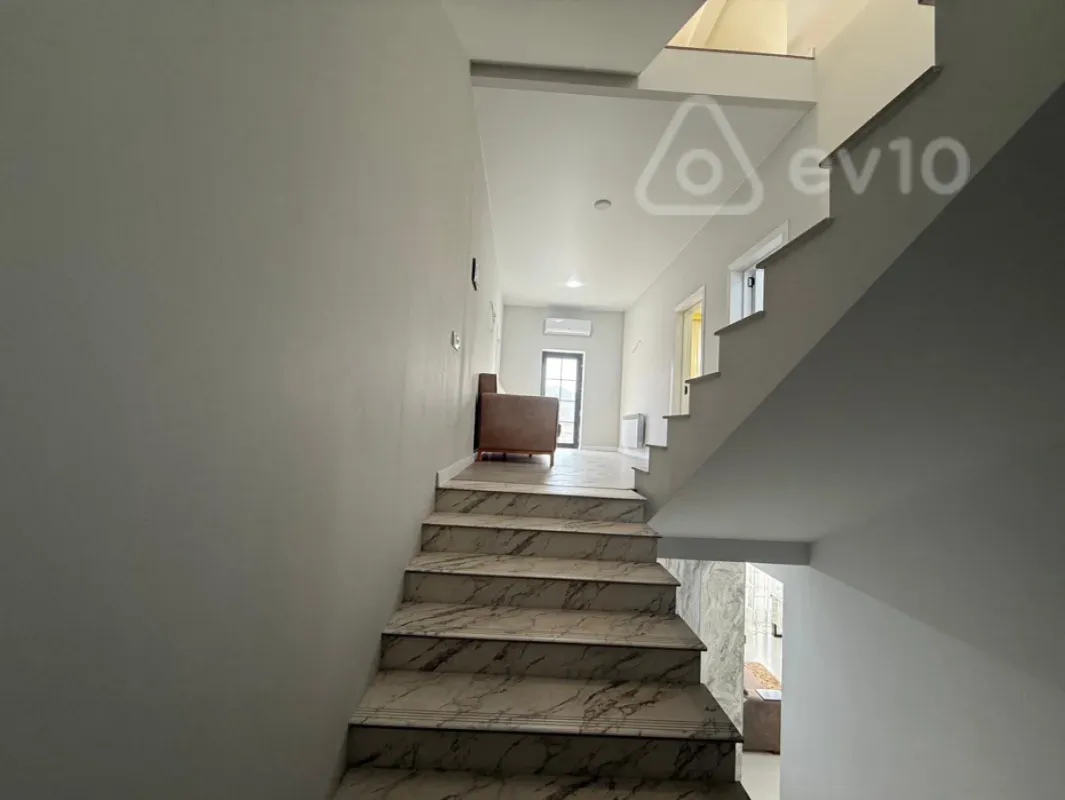 Satılır 5 otaqlı həyət evi 309 m²