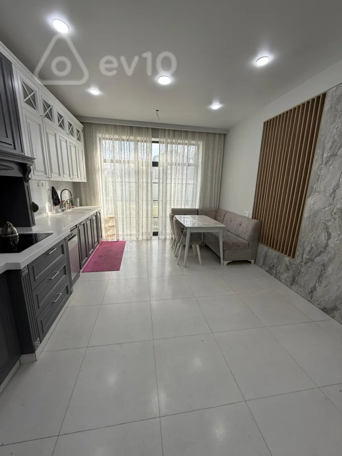 Satılır 5 otaqlı həyət evi 309 m²