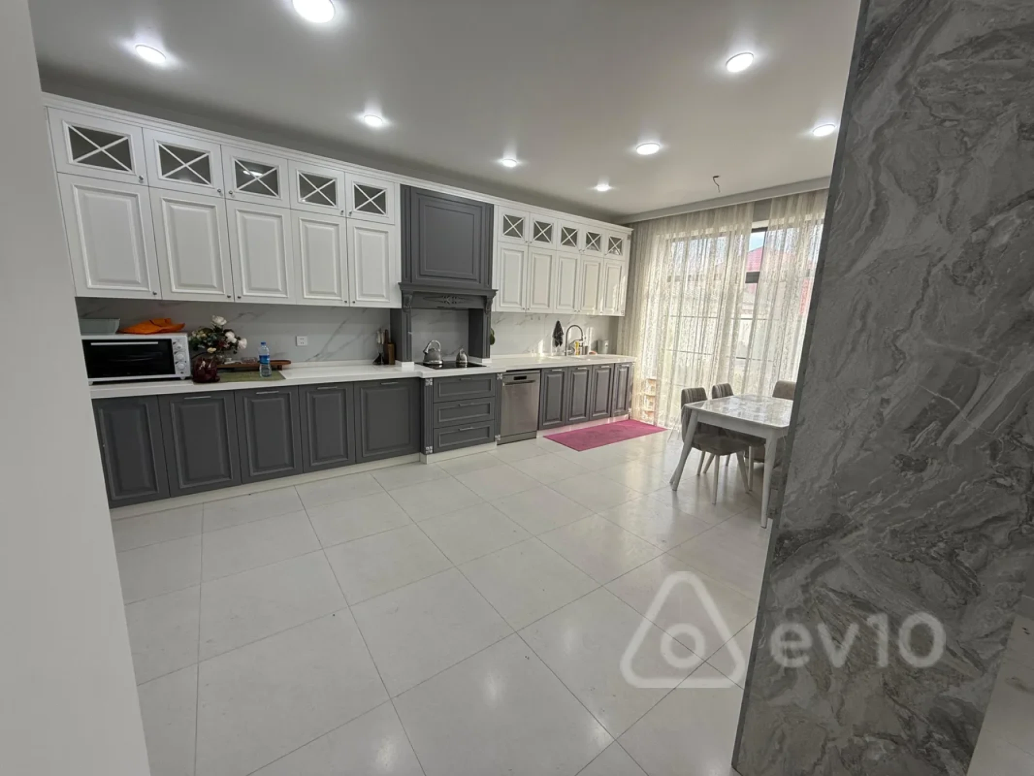 Satılır 5 otaqlı həyət evi 309 m²