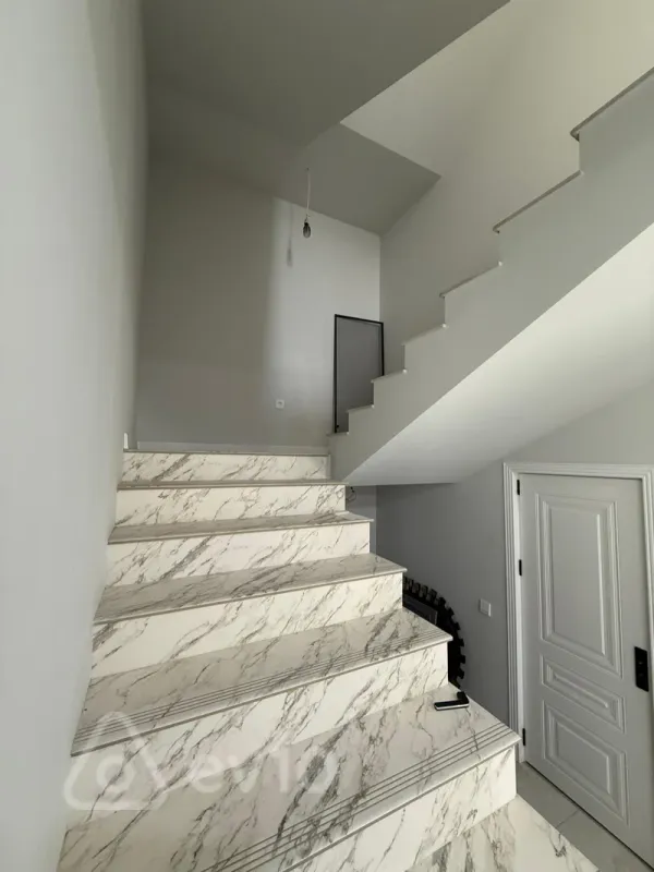 Satılır 5 otaqlı həyət evi 309 m²