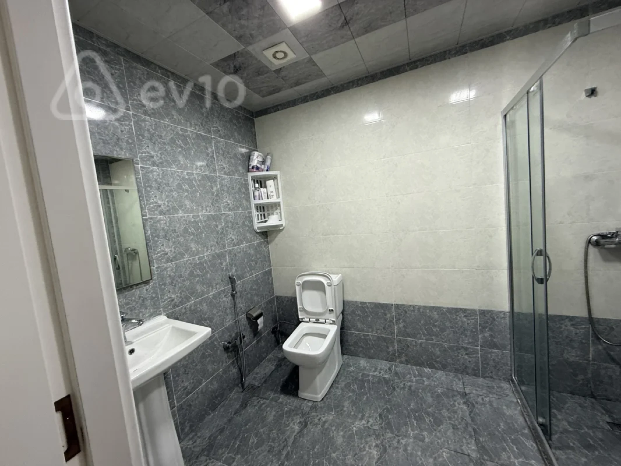 Kirayə verilir 3 otaqlı yeni tikili 81 m²