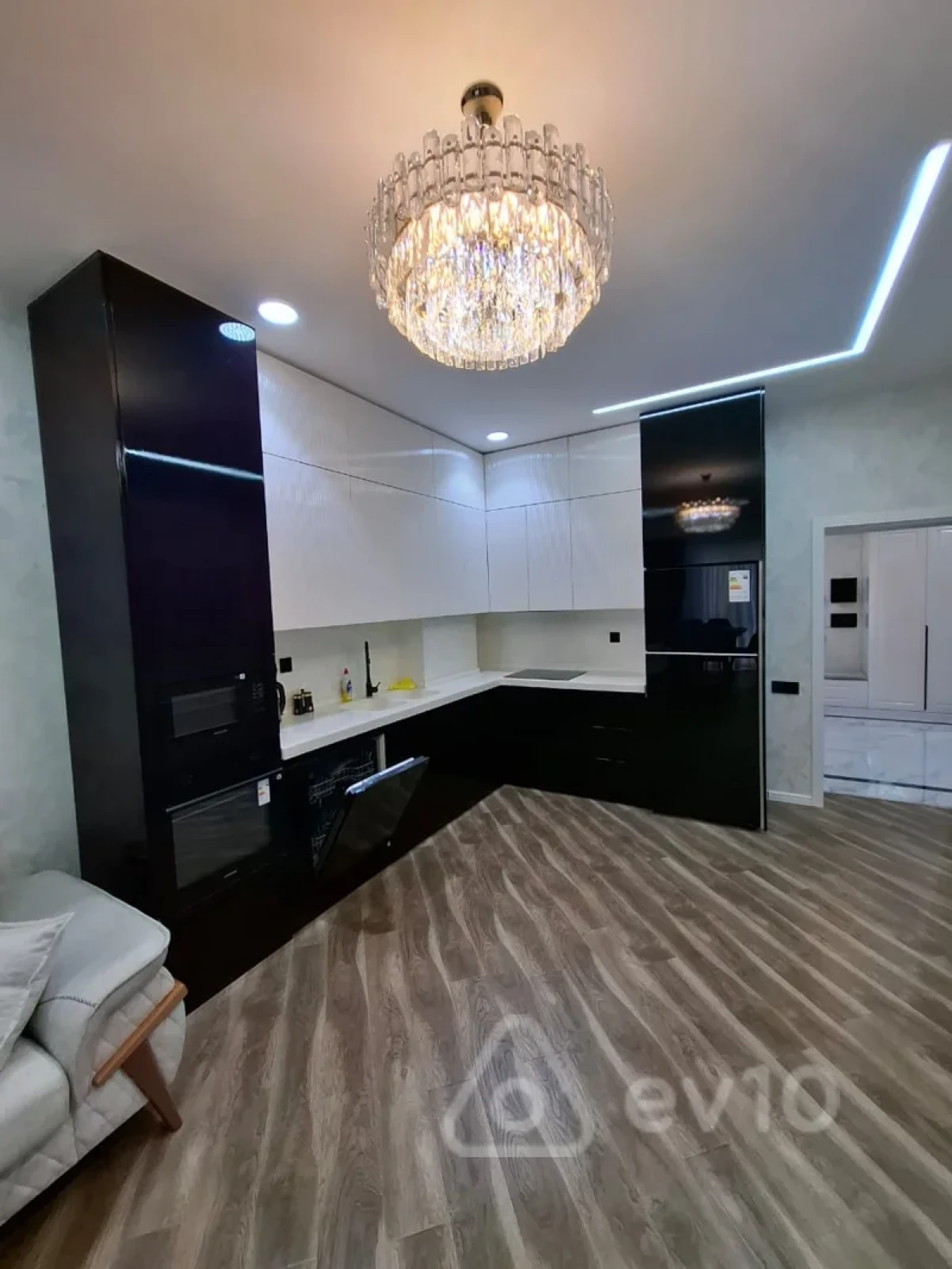 Kirayə verilir 2 otaqlı yeni tikili 95 m²