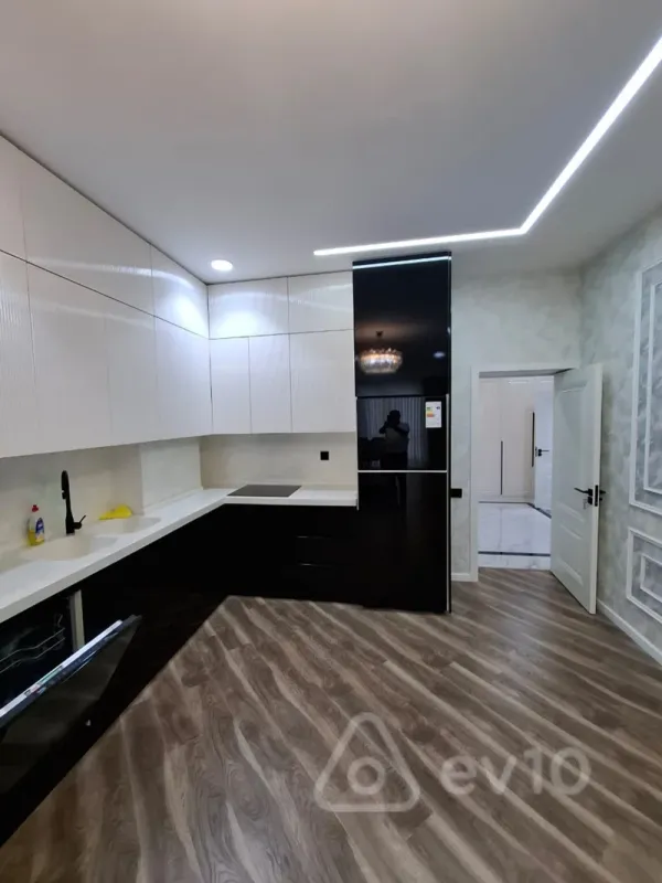 Kirayə verilir 2 otaqlı yeni tikili 95 m²