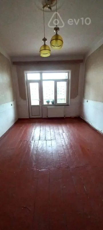 Satılır 5 otaqlı köhnə tikili 120 m²