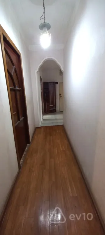 Satılır 5 otaqlı köhnə tikili 120 m²