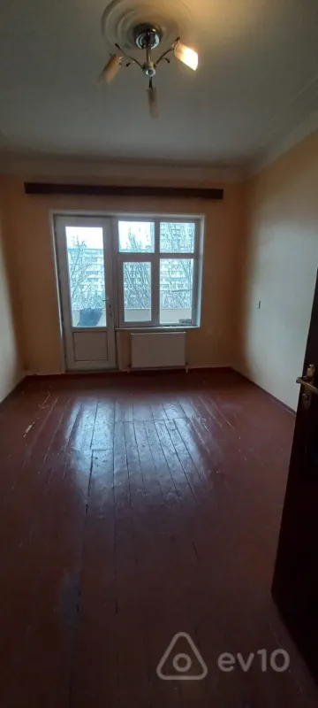 Satılır 5 otaqlı köhnə tikili 120 m²