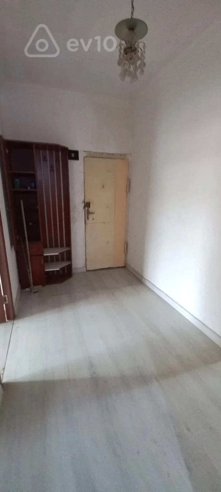 Satılır 5 otaqlı köhnə tikili 120 m²