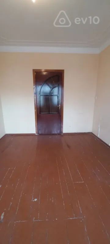 Satılır 5 otaqlı köhnə tikili 120 m²
