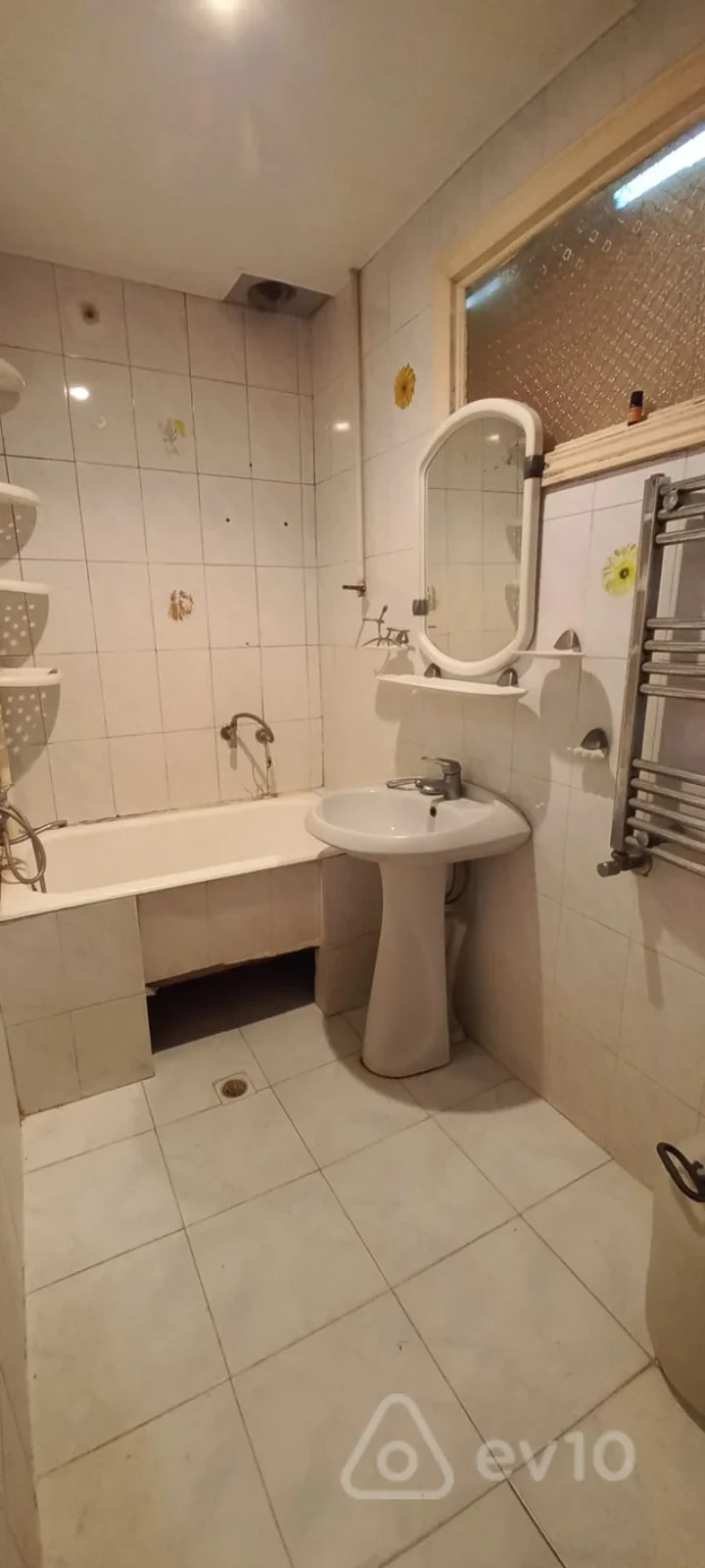 Satılır 5 otaqlı köhnə tikili 120 m²