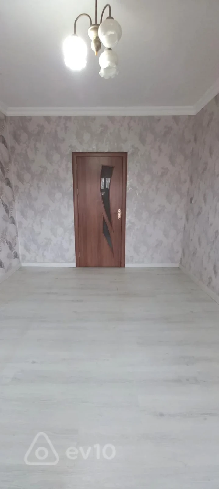 Satılır 5 otaqlı köhnə tikili 120 m²