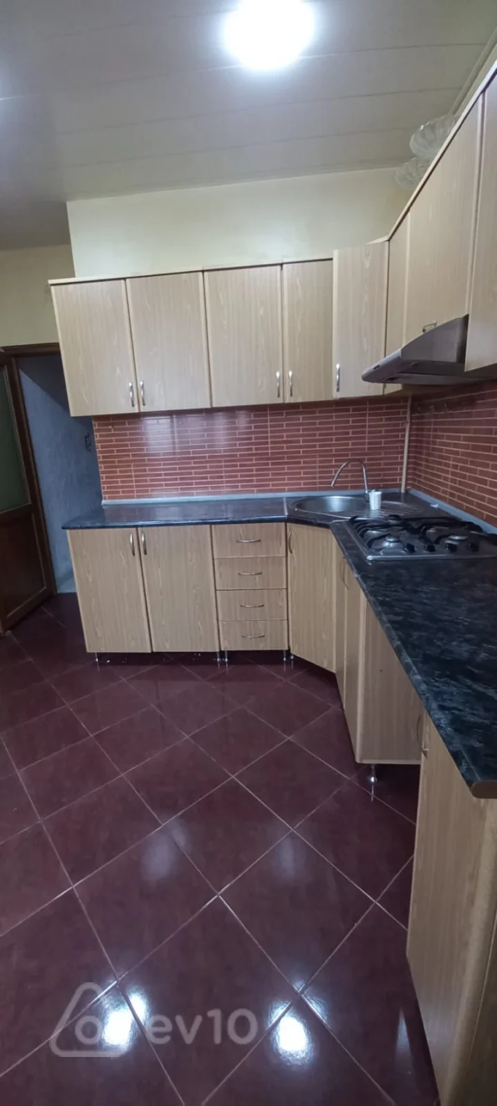 Satılır 5 otaqlı köhnə tikili 120 m²