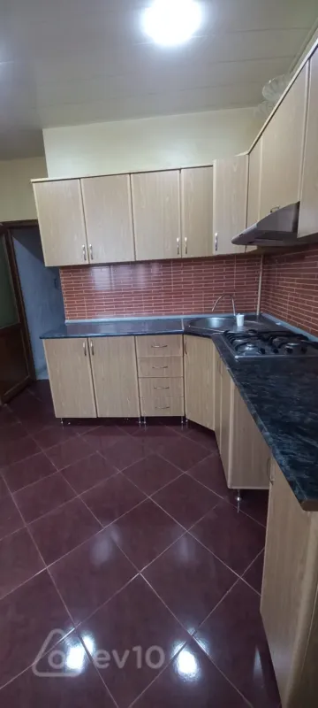 Satılır 5 otaqlı köhnə tikili 120 m²