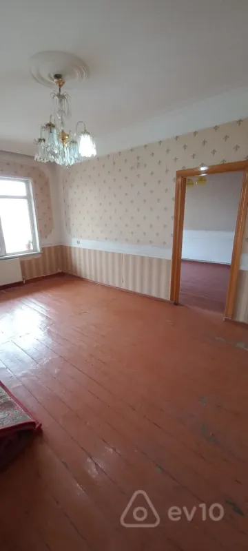 Satılır 5 otaqlı köhnə tikili 120 m²