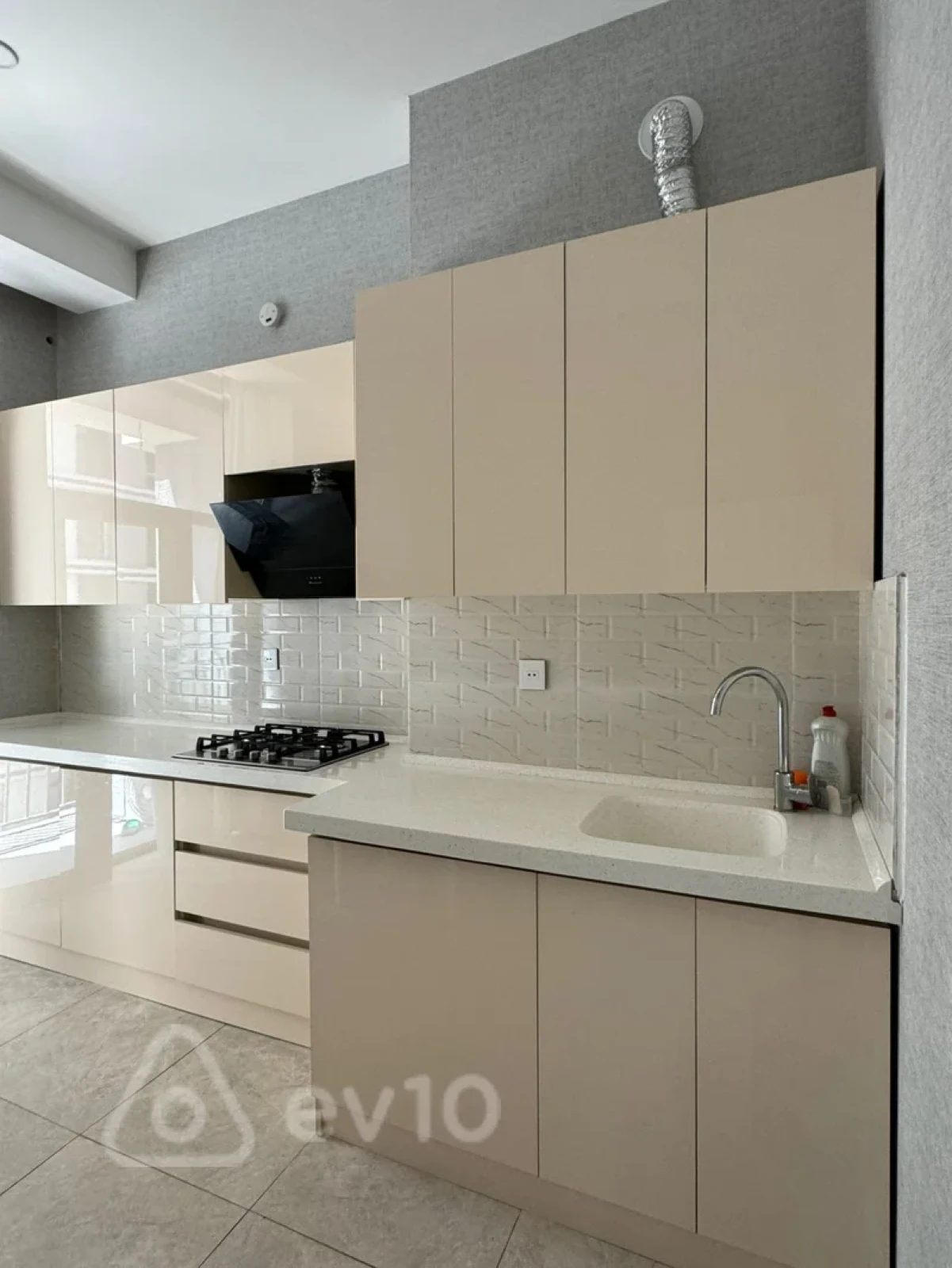 Kirayə verilir 2 otaqlı yeni tikili 66 m²