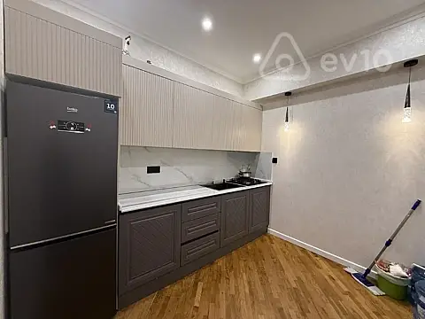 Satılır 3 otaqlı köhnə tikili 94 m²