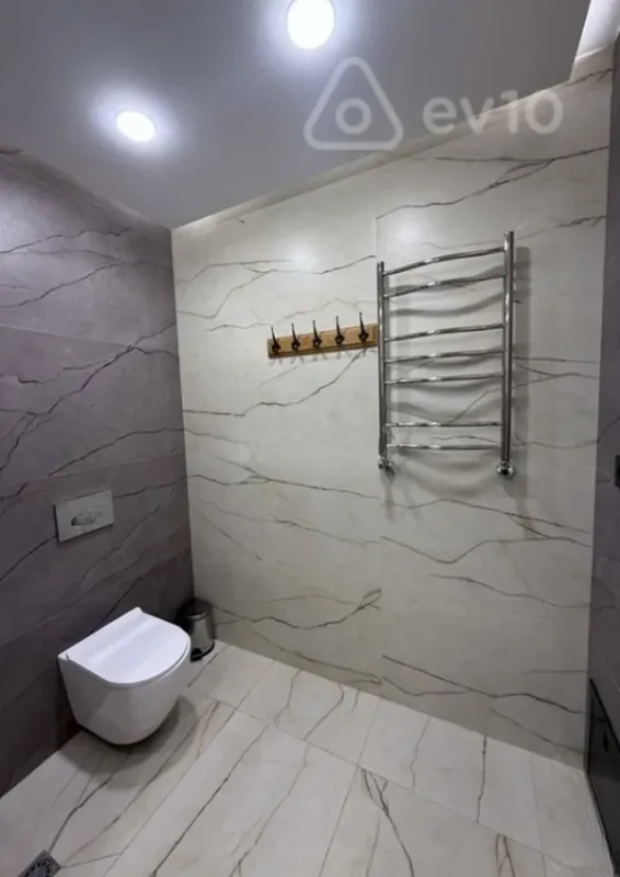 Satılır 3 otaqlı köhnə tikili 94 m²