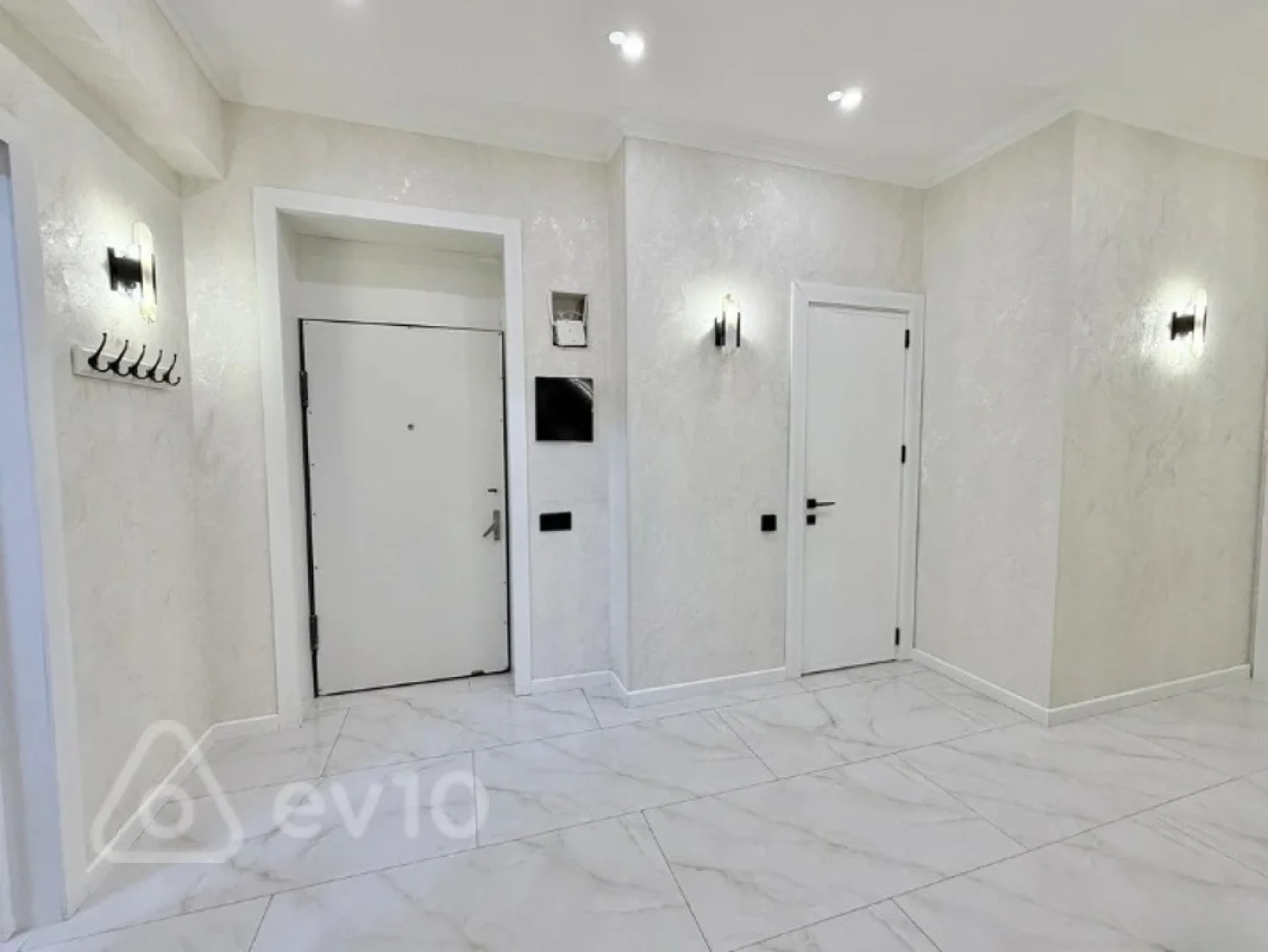 Satılır 3 otaqlı köhnə tikili 94 m²