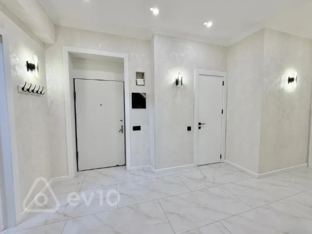 Satılır 3 otaqlı köhnə tikili 94 m²