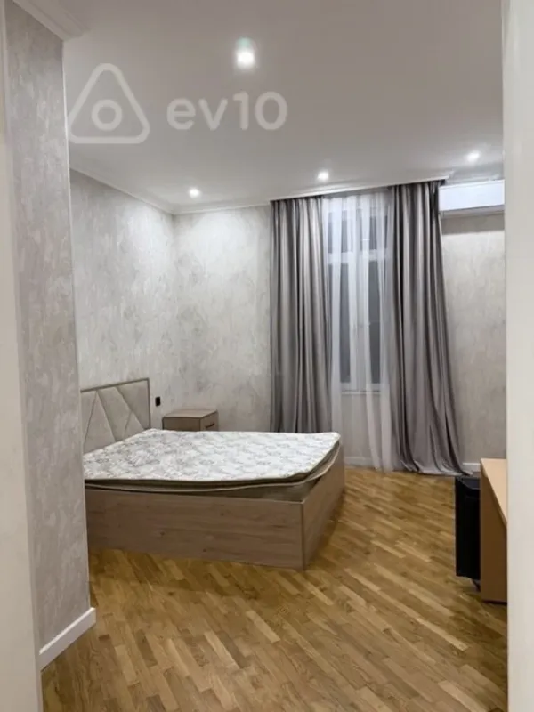 Satılır 3 otaqlı köhnə tikili 94 m²