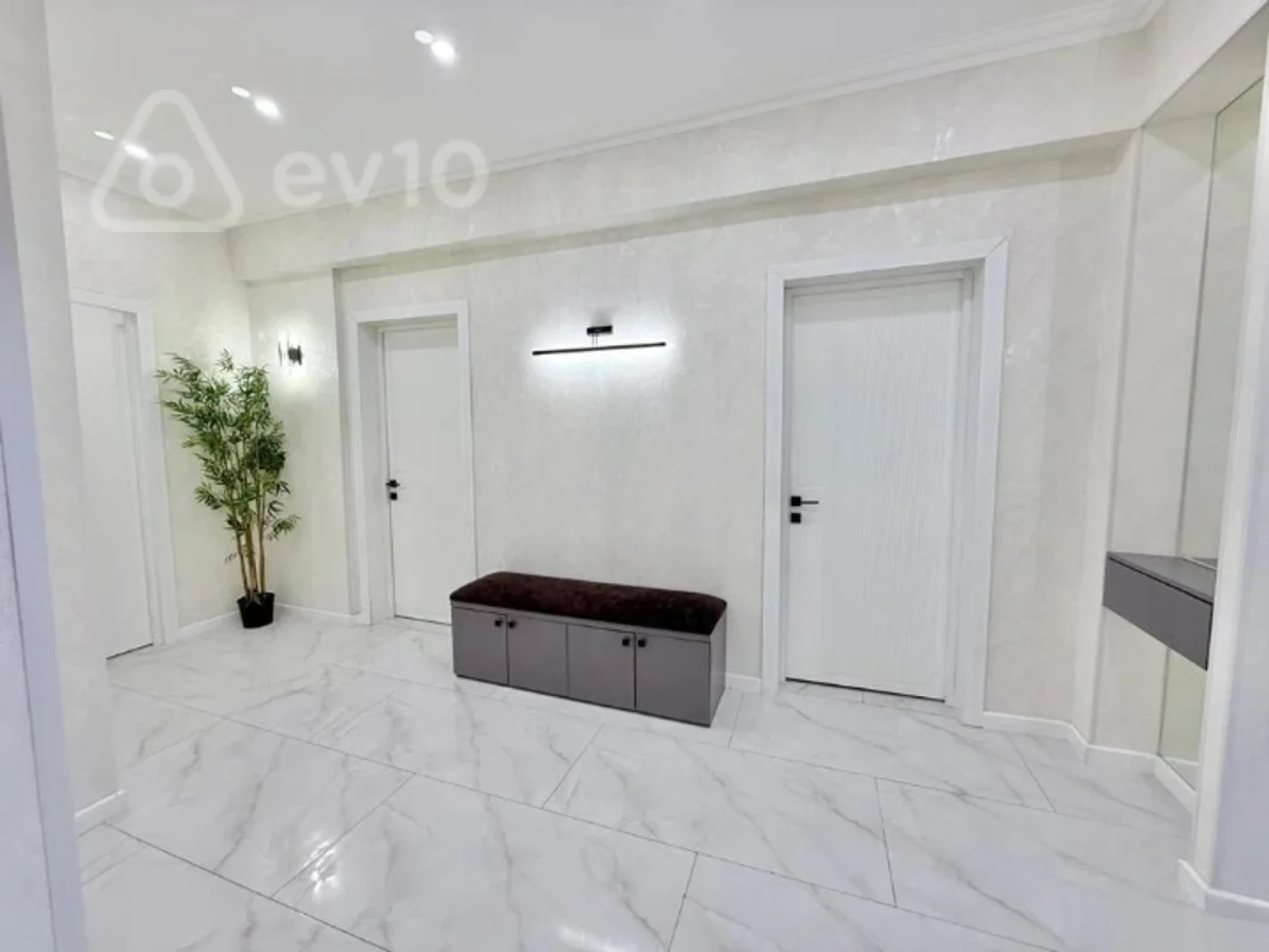Satılır 3 otaqlı köhnə tikili 94 m²