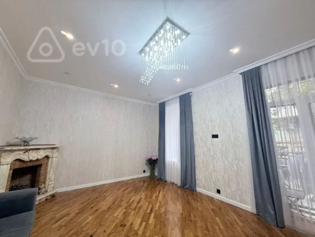 Satılır 3 otaqlı köhnə tikili 94 m²