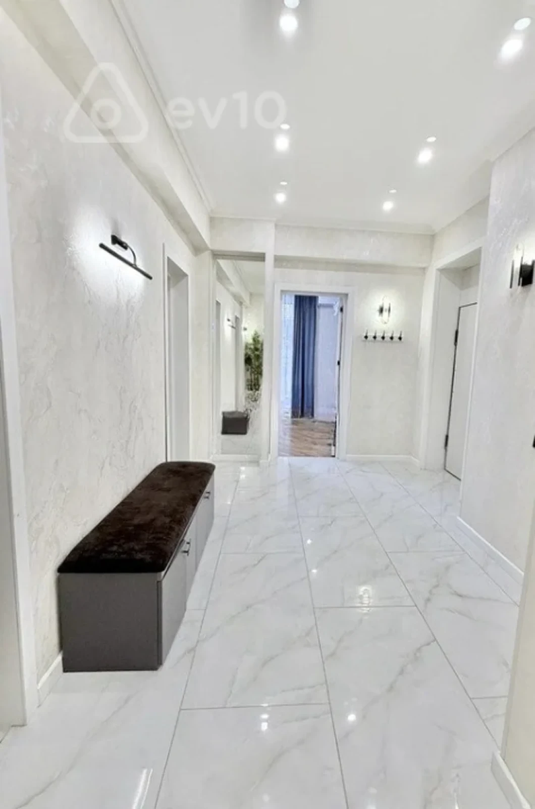 Satılır 3 otaqlı köhnə tikili 94 m²