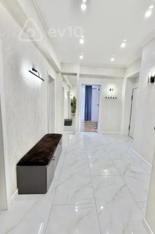 Satılır 3 otaqlı köhnə tikili 94 m²