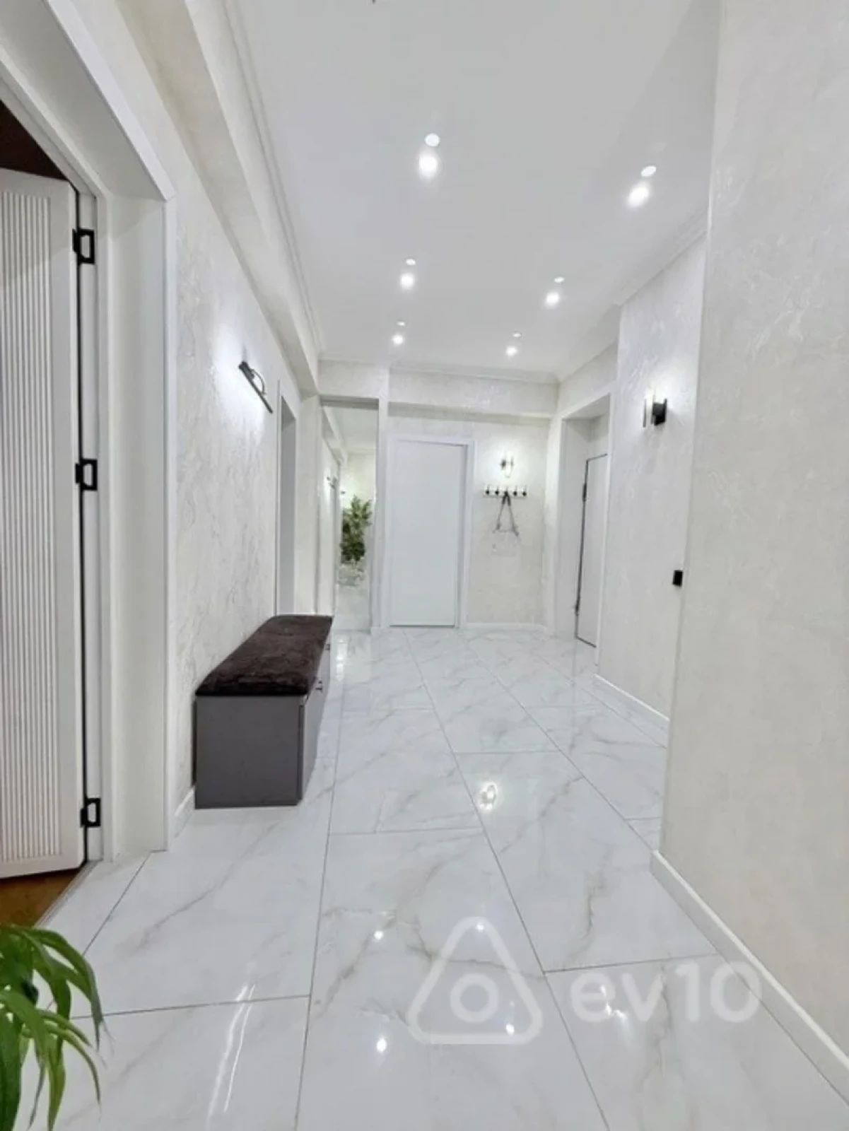 Satılır 3 otaqlı köhnə tikili 94 m²