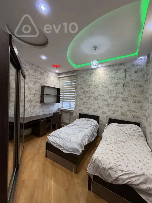 Kirayə verilir 4 otaqlı yeni tikili 138 m²