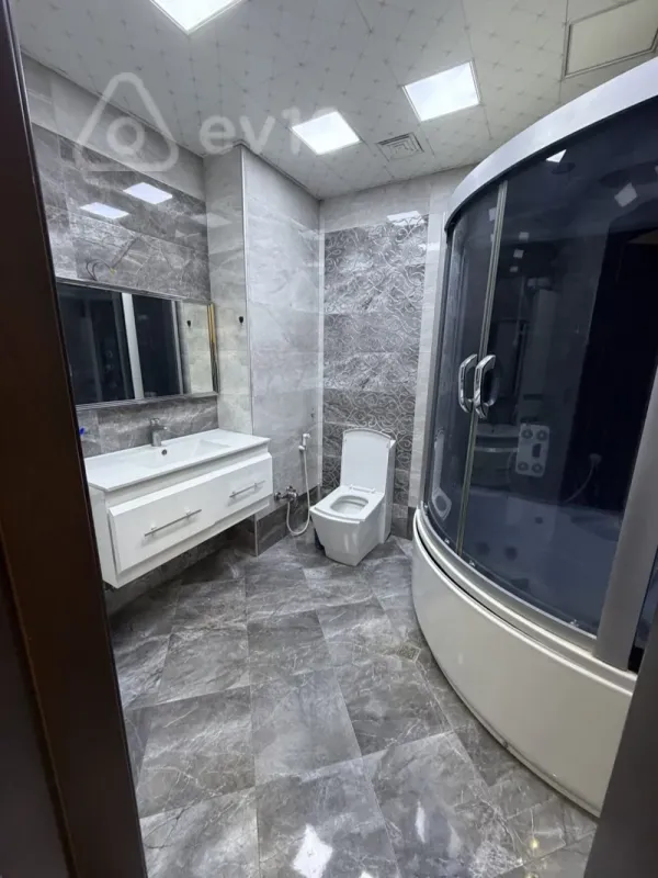 Kirayə verilir 4 otaqlı yeni tikili 138 m²