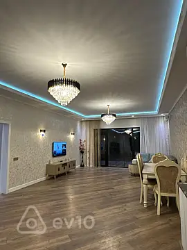 Satılır 4 otaqlı həyət evi 200 m²