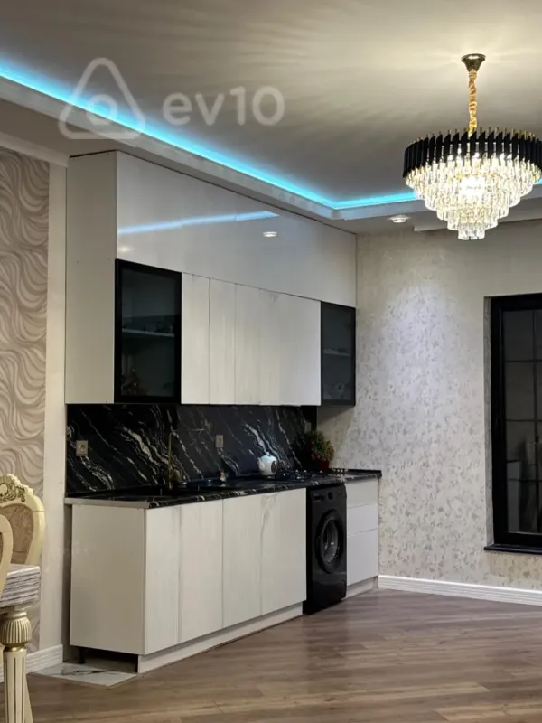 Satılır 4 otaqlı həyət evi 200 m²