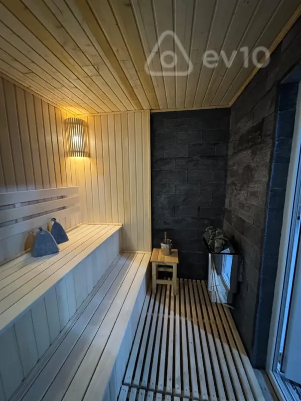 Satılır 4 otaqlı həyət evi 200 m²