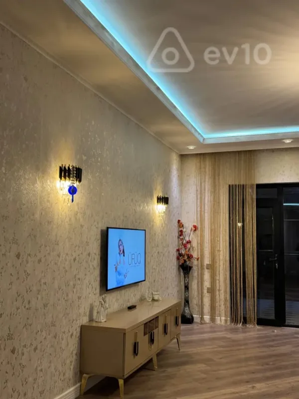Satılır 4 otaqlı həyət evi 200 m²
