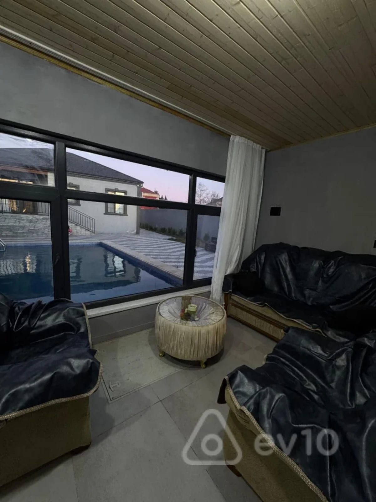 Satılır 4 otaqlı həyət evi 200 m²