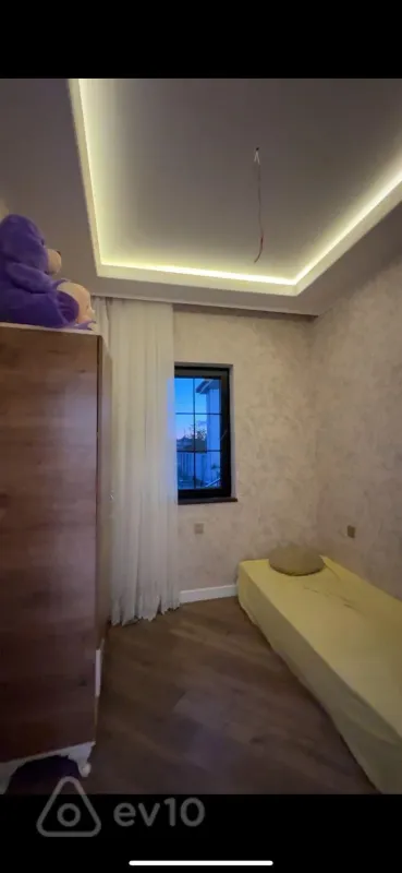 Satılır 4 otaqlı həyət evi 200 m²