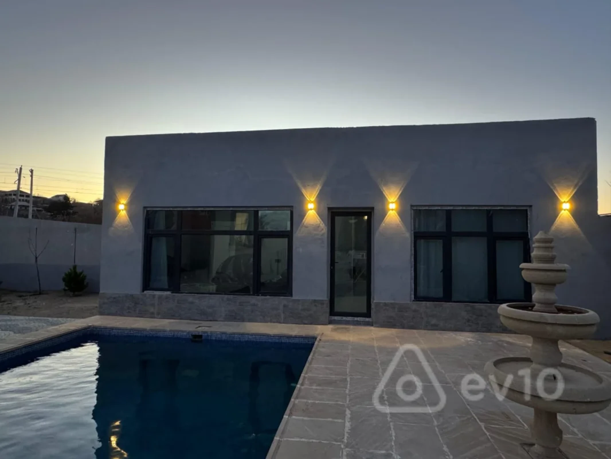 Satılır 4 otaqlı həyət evi 200 m²