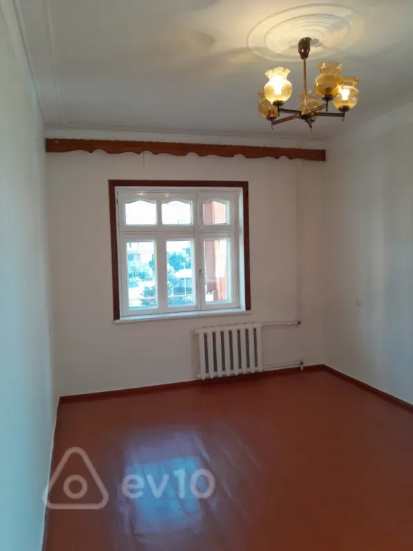 Satılır 2 otaqlı köhnə tikili 70 m²