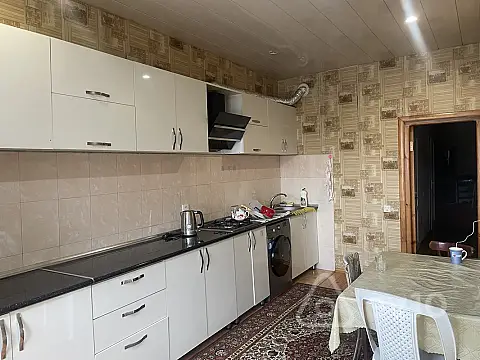 Kirayə verilir 3 otaqlı yeni tikili 130 m²
