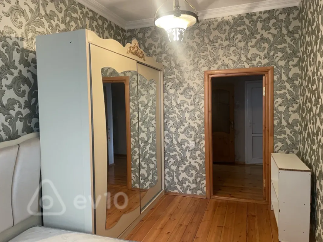 Kirayə verilir 3 otaqlı yeni tikili 130 m²