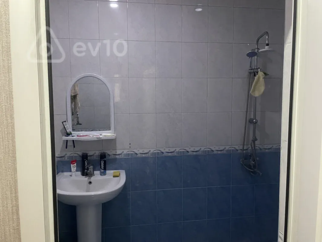 Kirayə verilir 3 otaqlı yeni tikili 130 m²