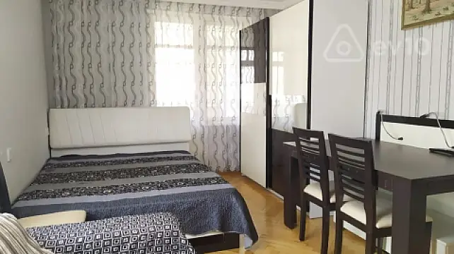 Kirayə verilir 1 otaqlı köhnə tikili 33 m²