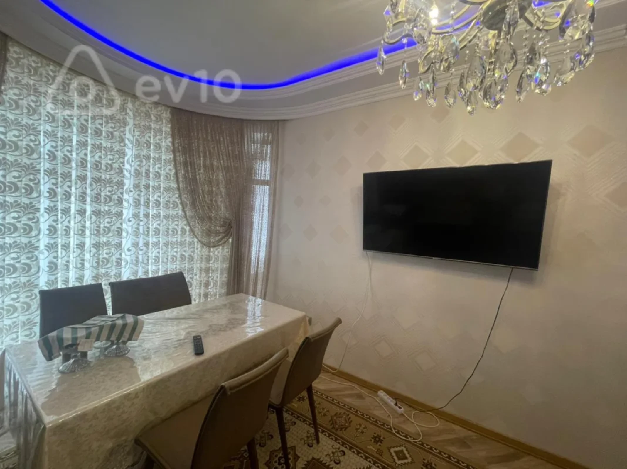 Kirayə verilir 3 otaqlı yeni tikili 170 m²