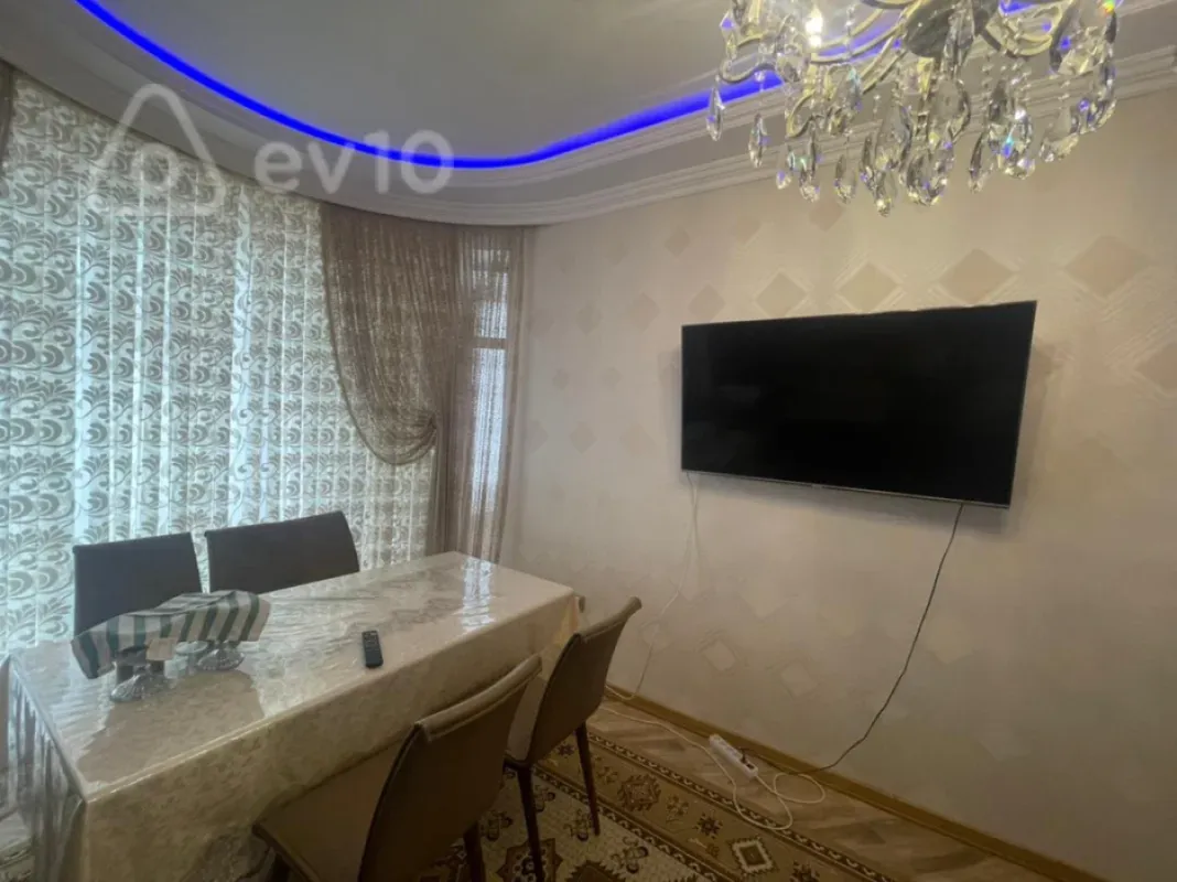 Kirayə verilir 3 otaqlı yeni tikili 170 m²