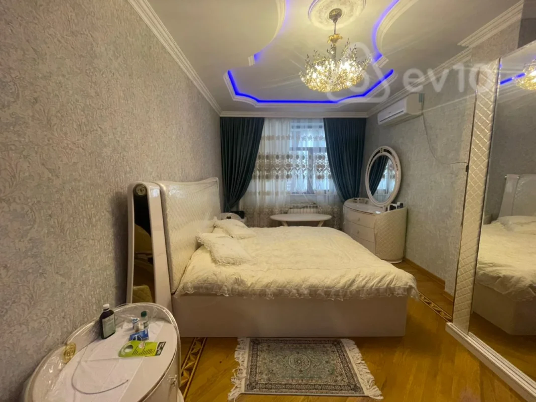 Kirayə verilir 3 otaqlı yeni tikili 170 m²