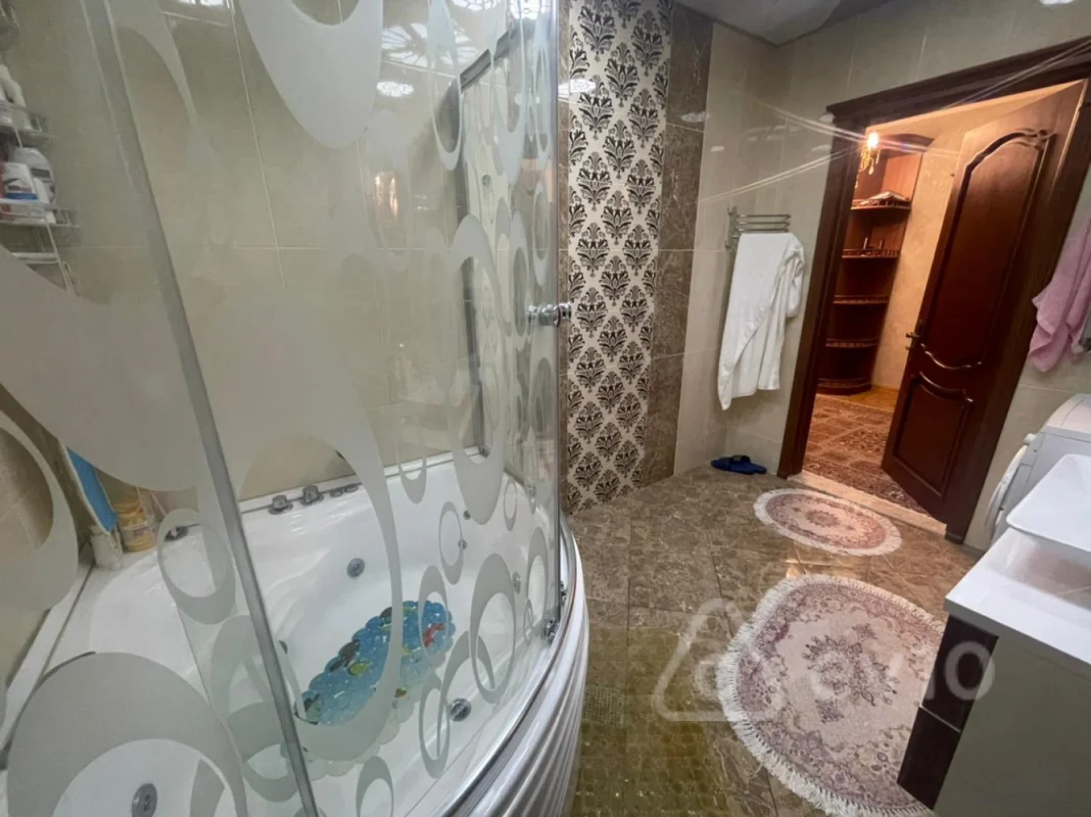 Kirayə verilir 3 otaqlı yeni tikili 170 m²